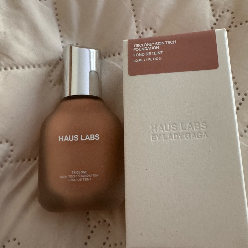 Haus labs TRICLONE Liquid Foundation